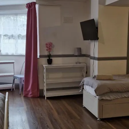 Hotel Lilyrose Whitby